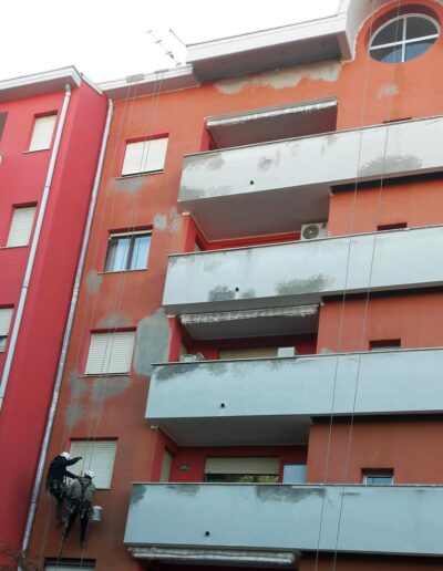 Condominio cattaneo rifacimento facciata legnano SKY WORKS LAVORI IN CORDA LEGNANO