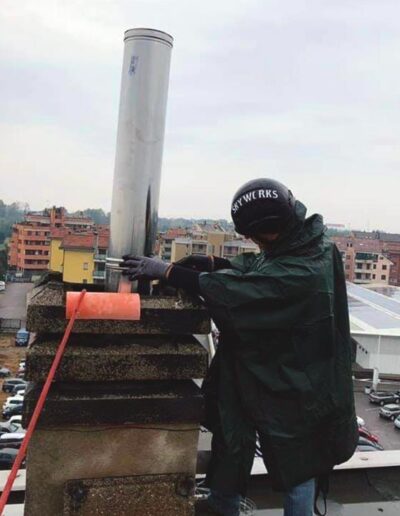 PULIZIA CANNA FUMARIA SKY WORKS LAVORI IN CORDA LEGNANO